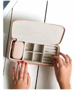 Stackers Large Travel Case Blush Jewellery Box 7 Stackers Large Travel Case Blush Jewellery Box -RAY-BAN Online Store 699690340 4 720x928
