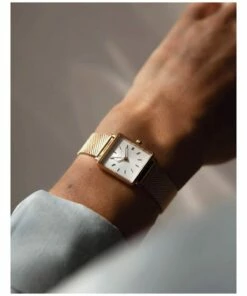 Rosefield The Mini Boxy Rose Stainless Steel Analogue Watch -RAY-BAN Online Store 769842550 4 1 720x928