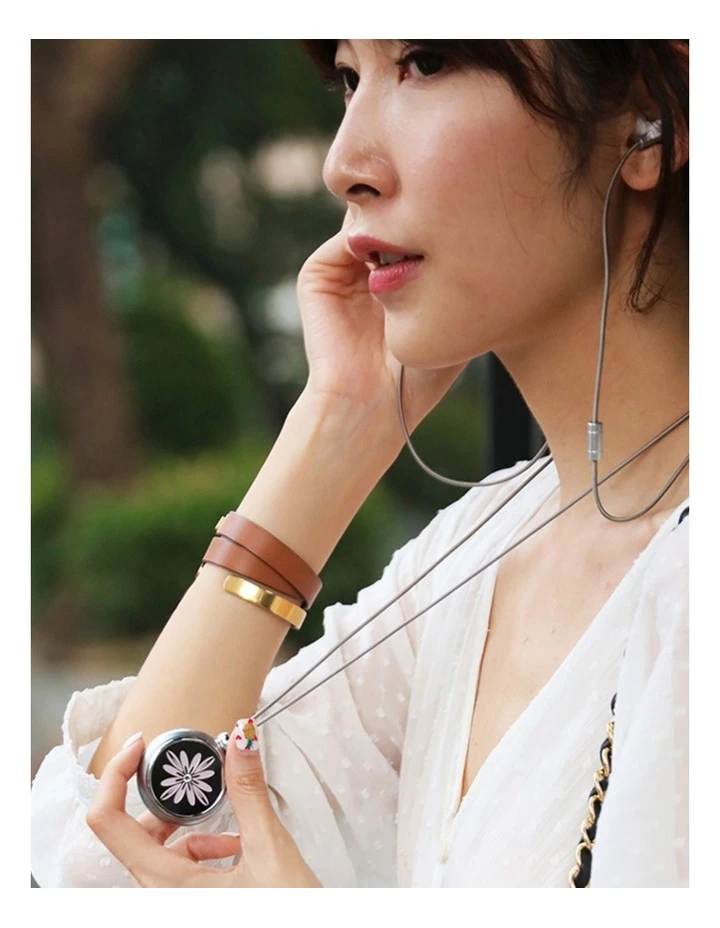 LiTMUS LAB Qliq Filigree Bat Orchid Silver Necklace 3 LiTMUS LAB Qliq Filigree Bat Orchid Silver Necklace - Image 3