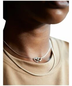 Estella Bartlett Interlinked Loveheart Silver Necklace -RAY-BAN Online Store 856641610 3 720x928