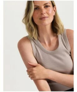 Basque Diamond Etched Gold Ring 5 Basque Diamond Etched Gold Ring -RAY-BAN Online Store 860227480 4 720x928