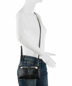 The Sak Iris Black Leaf Embossed Phone Case 7 The Sak Iris Black Leaf Embossed Phone Case -RAY-BAN Online Store 860668210 4 720x928